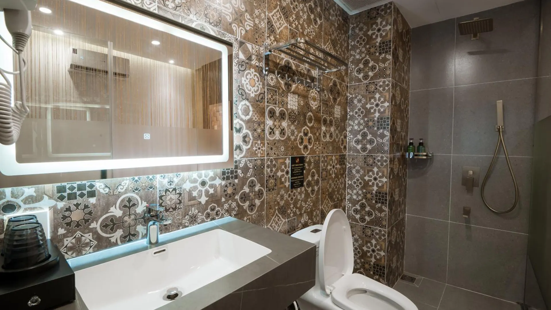 Eden Hotel Ho Chi Minh City 0*,  Vietnam
